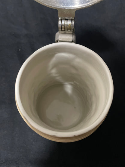 Sitzendorfer Bierkrug mit Zinndeckel