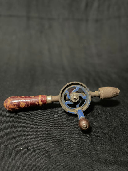 Antiker Bohrer mit echtem Charme