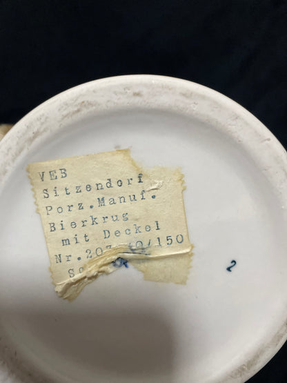 Sitzendorfer Bierkrug mit Zinndeckel