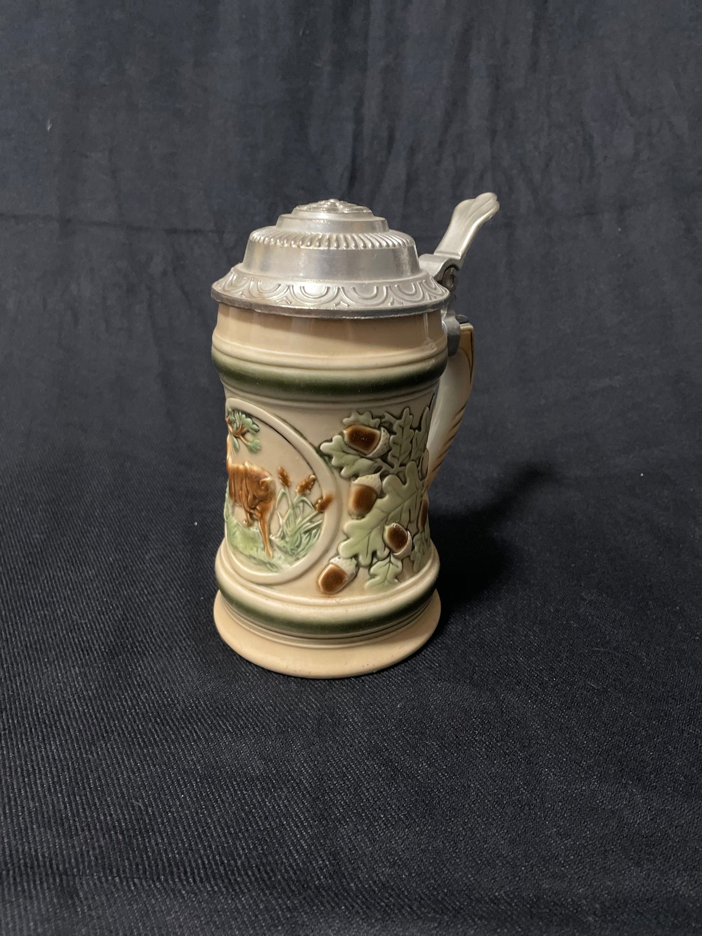 Sitzendorfer Bierkrug mit Zinndeckel