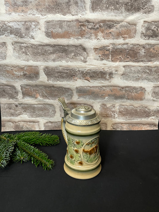 Sitzendorfer Bierkrug mit Zinndeckel