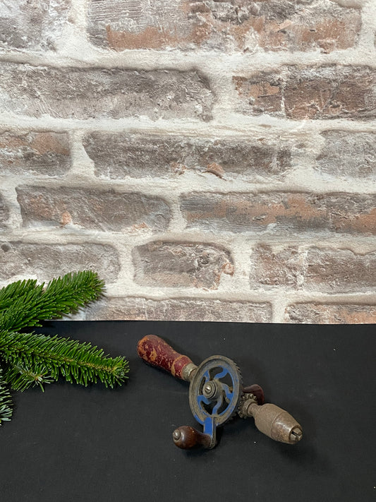 Antiker Bohrer mit echtem Charme